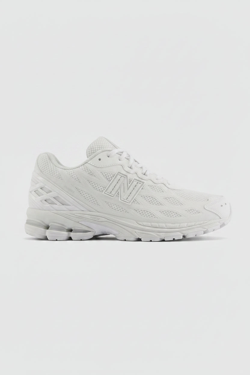 1906M New Balance all white