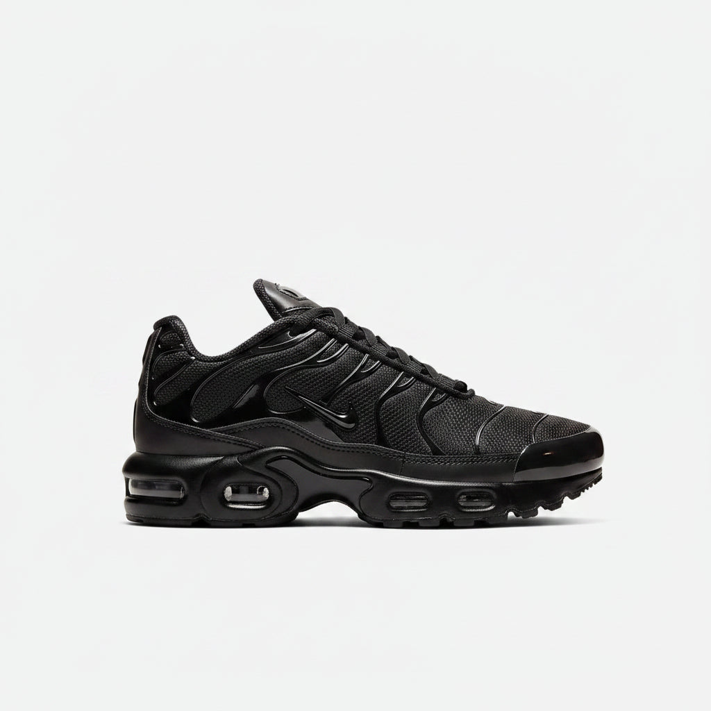 Nike Air Max Plus triple black